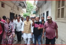 बाढ़ की भेंट चढ़ा घर का इकलौता सहारा: ऑटो चालक समीर की दीवार ढहने से मौत, डिप्टी सीएम ने बंधाया ढांढस 2 InCollage 20260828 110016860