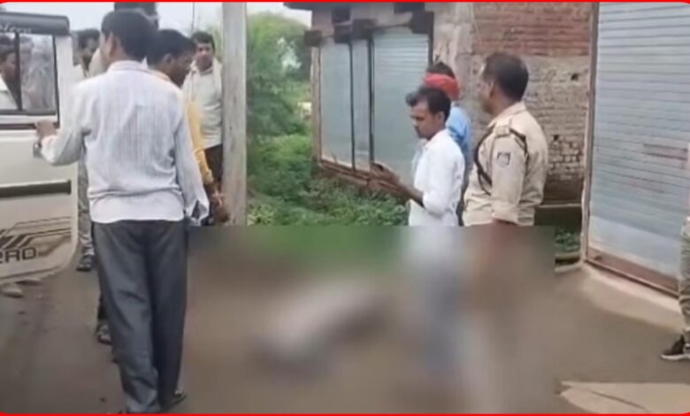 रक्षाबंधन पर बहन से मिलने निकले युवक की संदिग्ध परिस्थितियों में मौत, खाली प्लॉट में मिला शव 1 InCollage 20260830 161345094