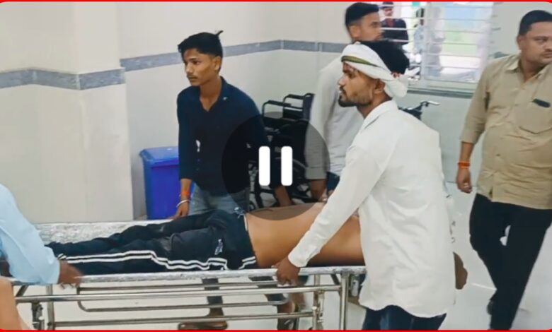 सरपंच प्रतिनिधि पर विद्युत विभाग के कर्मचारियों ने किया हमला : हालत गंभीर; ग्रामीणों में भारी आक्रोश... देखें पूरा वीडियो 1 InCollage 20260831 105738070