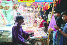 कल रक्षाबंधन, बाजारों में भीड़ के नजारे, देर रात तक चलेगा खरीदारी का सिलसिला, महंगाई के बावजूद पर्व को लेकर उत्साह 3 Page 2