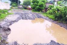 25 साल से गड्ढों में दफन विकास, छिदिया-हीरापुर की जनता पूछ रही : आखिर क्या कसूर है हमारा, पार्षदों ने दी आंदोलन की चेतावनी 8 Page 4