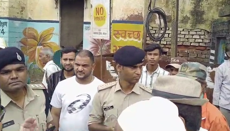इकबाल मैदान से हटाया गया एक बैरिकेड, राहत अधूरी: व्यापारी बोले सभी बैरिकेड्स हटाकर रास्ता पूरी तरह बहाल करे पुलिस 1 Screenshot 2026 08 12 154033