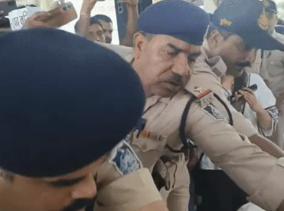 भोपाल में शिक्षक भर्ती अभ्यर्थियों का अनशन जारी, पुलिस ने नरेंद्र राजपूत को धरने से उठाया; अस्पताल में भर्ती 1 Screenshot 2026 08 25 180329