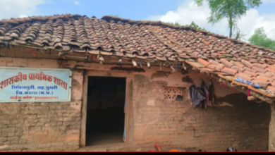 36 महीने, अनगिनत अर्जियां... पर अब भी झोपड़ी के आसरे टिका मासूमों का भविष्य! : जर्जर स्कूल भवन के चलते झोपड़ी में पढऩे को मजबूर ग्रामीण बच्चे 11 Screenshot 20260804 205001.Gallery