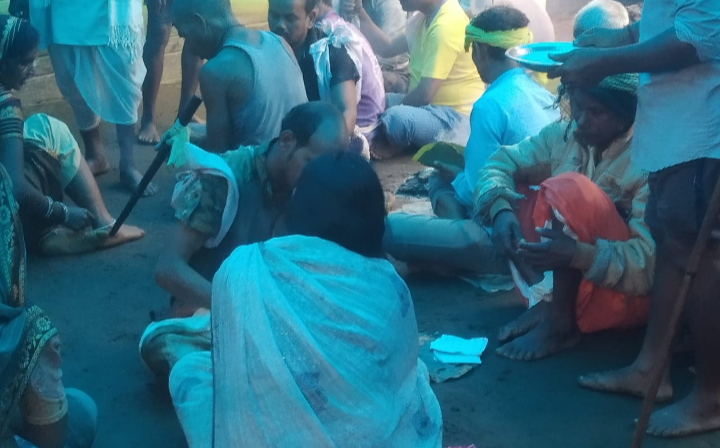 नाग पंचमी यश भारत विशेष : नागपंचमी में विशेष विधि से उतारते हैं सांप का जहर, पंडा को चढ़ता है नाग का भाव... पढ़े आस्था के अजब गजब रंग 2 Screenshot 20260817 195544.WhatsApp
