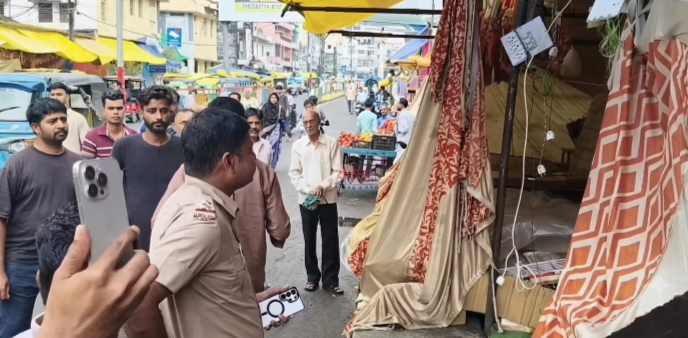 रक्षाबंधन से पहले पसरा मातम:करंट की चपेट में आने से राखी व्यापारी की मौत 1 Screenshot 20260822 174532.WhatsApp