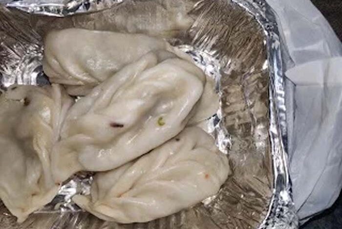 ऑनलाइन ऑर्डर किए मोमोज का पैकेट खोला तो निकले कीड़े 1 Untitled 2 copy 4