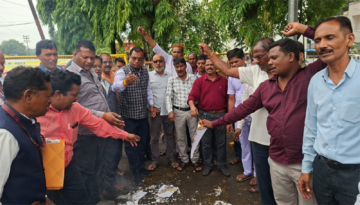 CPCT की अनिवार्यता के खिलाफ कर्मचारियों ने जलाई आदेश की होली 1 Untitled 2 copy 5