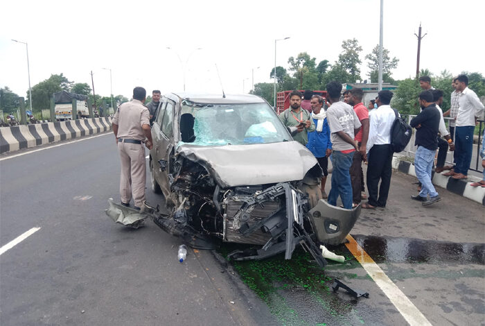 यश भारत, ब्रेकिंग....बरेला टोल नाके के पास भीषण सड़क हादसा, दो बाइक सवारों की मौत एक घायल.. देखें वीडियो 1 Untitled 6 copy 2