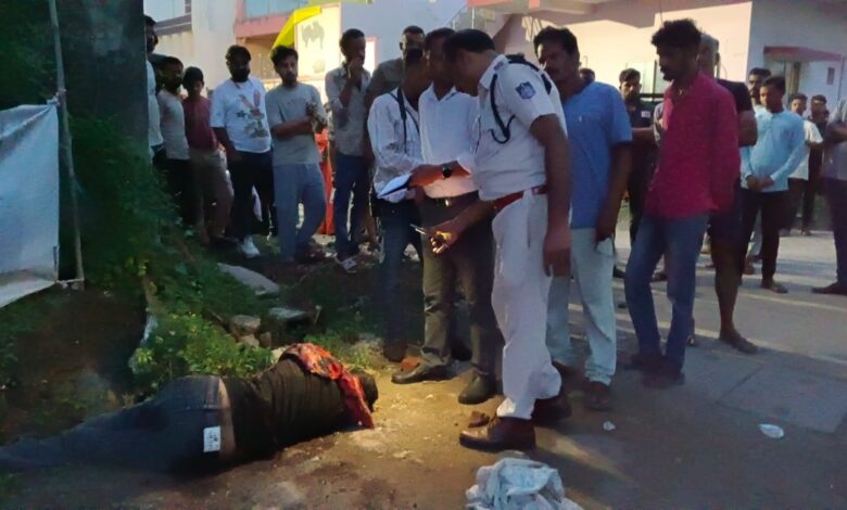 यश भारत ब्रेकिंग ...गोहलपुर कृष्णा कॉलोनी में युवक की चाकू मारकर हत्या, तीन हमलावर फरार.... देखें वीडियो 1 WhatsApp Image 2026 08 05 at 19.09.04