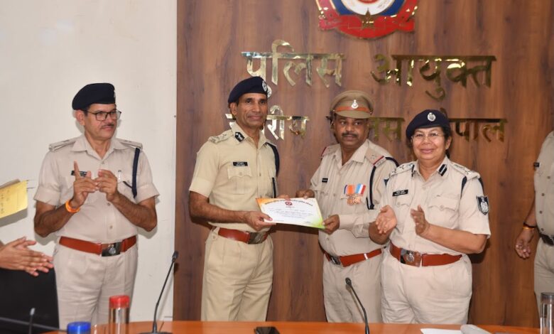 150 पुलिस अधिकारी-कर्मचारी प्रशस्ति पत्र से हुए सम्मानित 1 WhatsApp Image 2026 08 18 at 12.18.41
