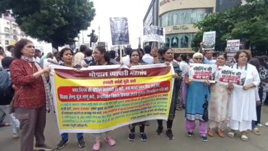 रहवासी इलाकों में सीलिंग कार्रवाई के विरोध में सड़कों पर उतरे भोपाल के व्यापारी, रोशनपुरा से न्यू मार्केट तक निकाली विशाल रैली 6 WhatsApp Image 2026 08 18 at 13.12.48