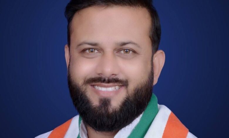 हाई कोर्ट के आदेश पर नारियल खेड़ा में चला बुलडोजर: 23 मकान और 25 दुकानें ध्वस्त, प्रभावितों के पुनर्वास की मांग 1 WhatsApp Image 2026 08 19 at 12.51.54