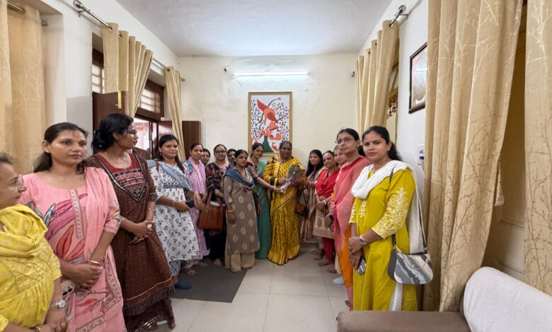 महिला एवं बाल विकास मंत्री से पर्यवेक्षक कल्याण संघ की वार्ता, निलंबन बहाली व लम्बित मांगों पर हुआ सकारात्मक विमर्श 1 WhatsApp Image 2026 08 20 at 22.12.46