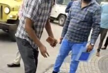 नगर निगम मुख्यालय में जमकर बवाल: AHO ने HO को दी धमकी, जूता निकालने का प्रयास; बोला- मंत्री की भी नहीं सुनता, देखे वीडियो 8 WhatsApp Image 2026 08 22 at 15.35.12