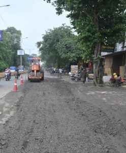 क्षतिग्रस्त सड़कों की मरम्मत के लिए नगर निगम ने तेज किया काम, प्रमुख मार्गों और कॉलोनियों में होगा सुधार 2 WhatsApp Image 2026 08 23 at 20.22.14