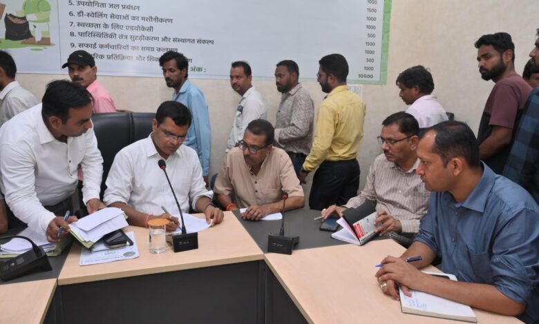 जनसुनवाई में निगमायुक्त की त्वरित पहल, 38 शिकायतों का मौके पर समाधान 1 WhatsApp Image 2026 08 25 at 18.24.34