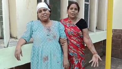घमापुर थाना क्षेत्र का मामला : बंटवारे के विवाद में चाचा के घर घुसकर मारपीट, तोड़फोड़, देखे वीडियो ...... 7 010 4