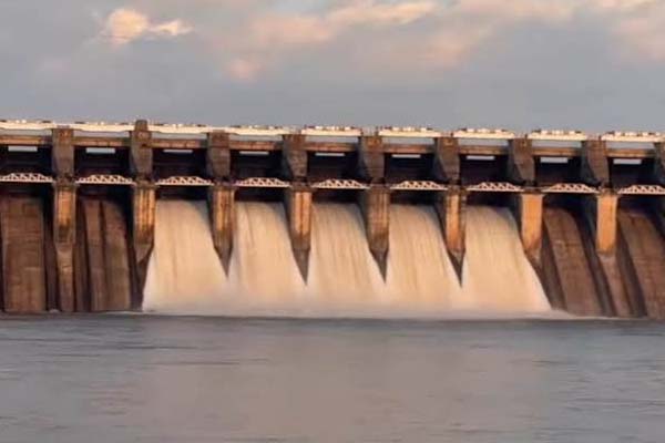 यशभारत ब्रेकिंग : 24 घंटे में 2.75 इंच बरसे बादल, बरगी डैम के खुले पांच गेट 1 013