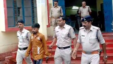पनागर थाना क्षेत्र के ग्राम इमलाई में दादा की हत्या करने वाला फरार पोता गिरफ्तार 5 015