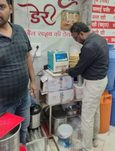 मिलावट की आशंका पर डेयरियों में जांच 3 02