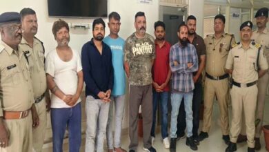 यशभारत ब्रेकिंग : गणेश पंडाल में चल रहा था जुआ फड़, पुलिस ने मारा छापा; सात गिरफ्तार 5 02 8