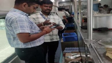 स्टेशन में ट्रेनों के पैंट्रीकारों में भोजन. बिरयानी व सब्जी के नमूने लिए गए 7 03 6