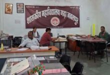 दो कमरों में पूरा कॉलेज! गढ़ा कॉलेज की बदहाल व्यवस्था पर छात्रों का हंगामा, देखे वीडियो ...... 3 03 7