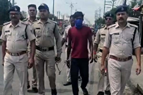 राह चलते नागरिक से लूट करने वाले दो आरोपी गिरफ्तार, 70 हजार की अंगूठी बरामद, देखे वीडियो ..... 1 03 9