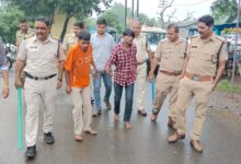 अवैध वसूली के लिए मिठाई दुकान में तोड़फोड़ और व्यापारी पर चाकू से हमला करने वाले दो आरोपी गिरफ्तार, देखे वीडियो ..... 2 05 2