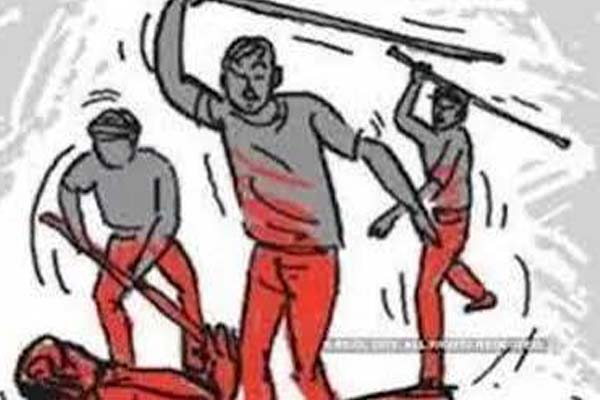 पारिवारिक विवाद में दो पक्ष भिड़े, लाठी-डंडों से मारपीट में दो घायल 1 06 6