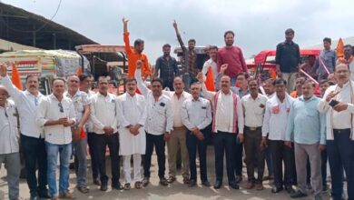 ट्रैक्टर लेकर मंडी पहुंचे किसान, कलेक्ट्रेट के लिए किया कूच, एमएसपी पर धान खरीदी को लेकर आंदोलन, देखे वीडियो ...... 6 07 3