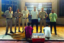मारपीट के आरोपियों को पकडऩे गई माधवनगर पुलिस के हत्थे चढ़े शराब तस्कर, 138 पाव शराब के साथ दो आरोपियों को गिरफ्तार किया पुलिस ने 2 10