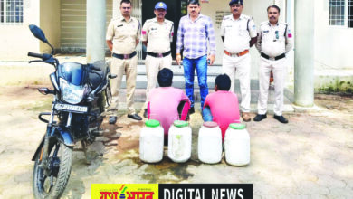 बड़वारा पुलिस की अवैध शराब के विरुद्ध बड़ी कार्रवाई, बाइक से 60 लीटर कच्ची महुआ शराब परिवहन करते 2 आरोपी गिरफ्तार 7 1000
