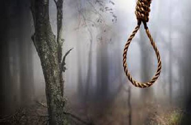 पेड़ से लटका मिला युवक का शव, जांच में जुटी पुलिस 1 2022 6image 15 50 085182565gh