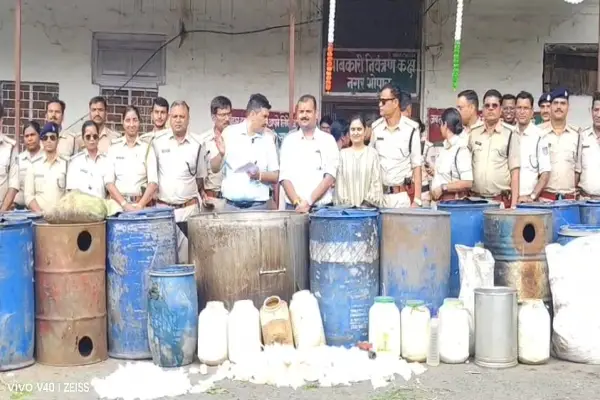 अबकी बार ड्रोन से मिली सटीक लोकेशन: बैरसिया के तरावली डेरे में ध्वस्त किए अवैध मदिरा के अड्डे, देखें वीडियो 1 20260922121017 UjSRF7EQ