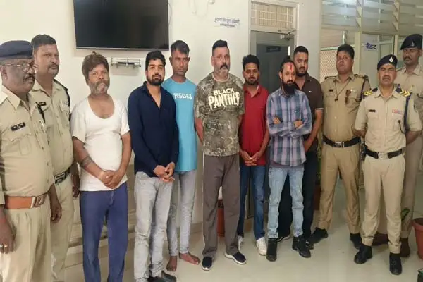 यशभारत ब्रेकिंग : गणेश पंडाल में चल रहा था जुआ फड़, पुलिस ने मारा छापा; सात गिरफ्तार 1 20260922130702 YwNgFD9s