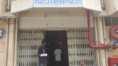 हर्निया ऑपरेशन के दौरान 40 वर्षीय मरीज की मौत : परिजनों ने डॉक्टर पर लगाया लापरवाही का आरोप.... देखें वीडियो 7 20260922154733 MYs8y27C