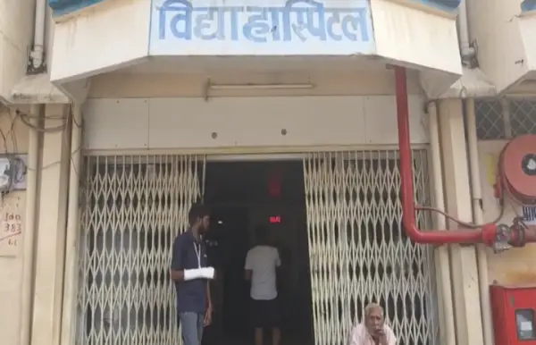 हर्निया ऑपरेशन के दौरान 40 वर्षीय मरीज की मौत : परिजनों ने डॉक्टर पर लगाया लापरवाही का आरोप.... देखें वीडियो 1 20260922154733 MYs8y27C