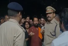सीट बेल्ट चेकिंग पर सुलग उठा खाकी बनाम काला कोट का विवाद, देर रात थाने में गूंजे पुलिस विरोधी नारे 3 20260923124053 HotyDxMg