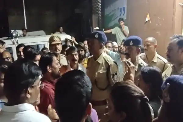 भोपाल में वकीलों से मारपीट मामला: जहांगीराबाद टीआई सहित 3 पुलिसकर्मी निलंबित 1 20260923124753 IKqVounc