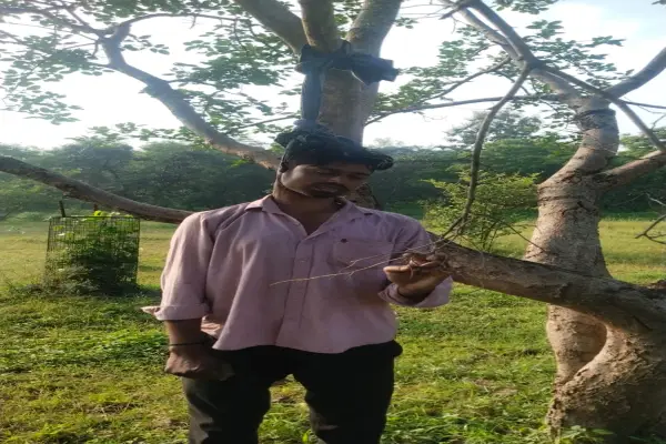 नेहरू नगर पुलिस लाइन ग्राउंड में पेड़ से लटका मिला व्यक्ति का शव, पुलिस जांच में जुटी 1 20260923130803 efPwJ0AS