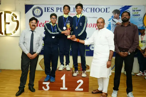 सीबीएसई पश्चिम क्षेत्र टेनिस प्रतियोगिता का समापन, विजेता खिलाड़ियों को मिले पुरस्कार 1 20260923155333 K1G19Evo