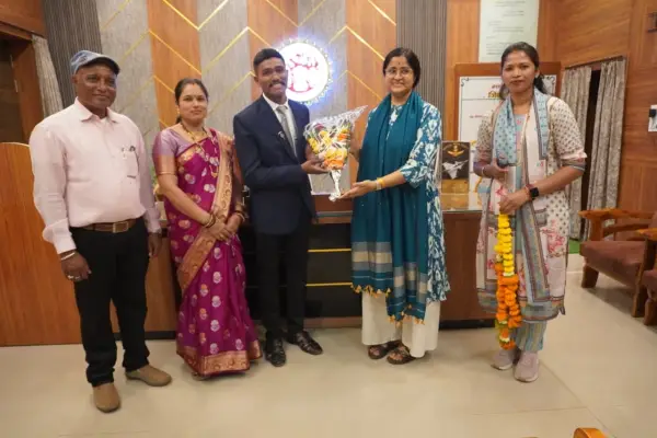 16,460 फीट की ऊंचाई पर जतिन ने फहराया तिरंगा : कलेक्टर ने किया सम्मानित,कान्हीवाड़ा के युवा पर्वतारोही ने अरुणाचल के गोरीचेन क्षेत्र की ग्लेशियर चोटी पर हासिल की उपलब्धि 1