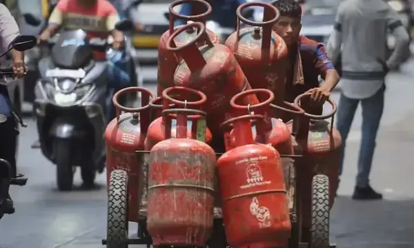 नया एलपीजी कनेक्शन लेना बना चुनौती: 6 महीने से पोर्टल ठप, छोटे सिलेंडरों के सहारे उपभोक्ता; दिल्ली में जुटेगा डिस्ट्रीब्यूटर्स का मोर्चा 1