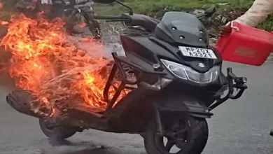 चलती स्कूटर बनी आग का गोला, चालक ने कूदकर बचाई जान 6 20260925115922 CDQCTpZn