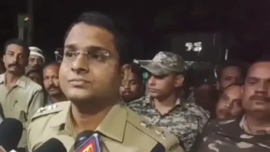 रेड, मौत और बवाल: जुआ फड़ पर रेड के दौरान अधेड़ की मौत, अस्पताल में हंगामा, 8 पुलिसकर्मी लाइन अटैच 4 20260925121717 ZJdoD4cp