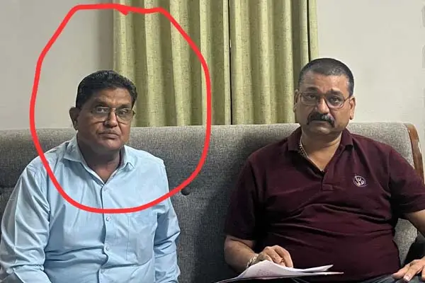 दो लाख की रिश्वत लेते नगर पालिका सीएमओ गिरफ्तार, ठेकेदार से भुगतान के एवज में मांगी थी रिश्वत 1 20260925150304 01379BpJ