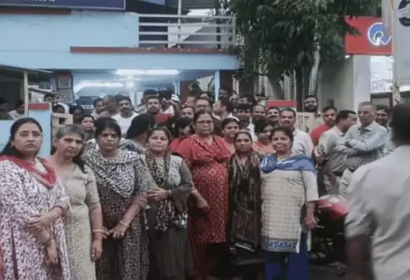 अवधपुरी में बुजुर्ग को फरसे-हथौड़ी से किया लहूलुहान, केयरटेकर पर घूमी शक की सुई 1 20260926130846 mOilUomD