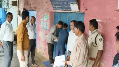 झोलाछाप डॉक्टरों पर शिकंजा: दो अवैध क्लीनिकों पर छापा, एक सील; भारी मात्रा में दवाएं और सिरिंज जब्त 7 20260927104947 erN4BcLJ